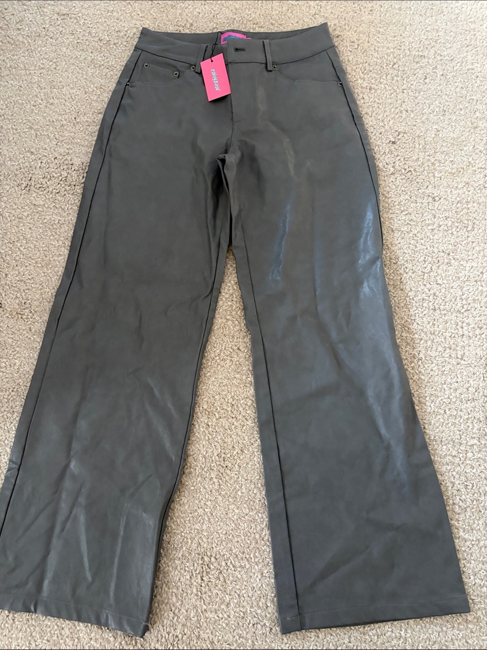 Edikted Wide-Leg Jeans in Charcoal with Pink Tag